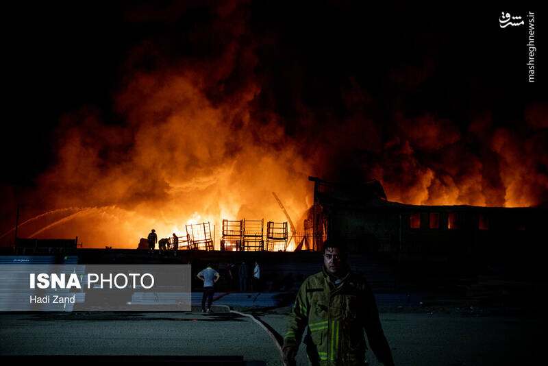 عکس/ آتشسوزی انبار مواد نفتی و روغنی در خیابان شهید رجایی تهران