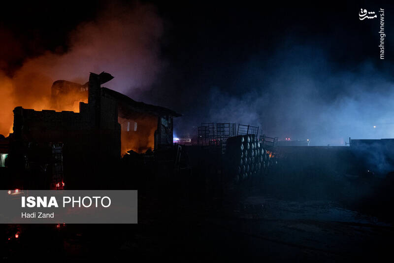 عکس/ آتشسوزی انبار مواد نفتی و روغنی در خیابان شهید رجایی تهران