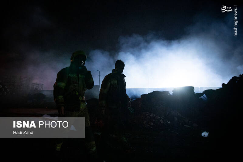 عکس/ آتشسوزی انبار مواد نفتی و روغنی در خیابان شهید رجایی تهران