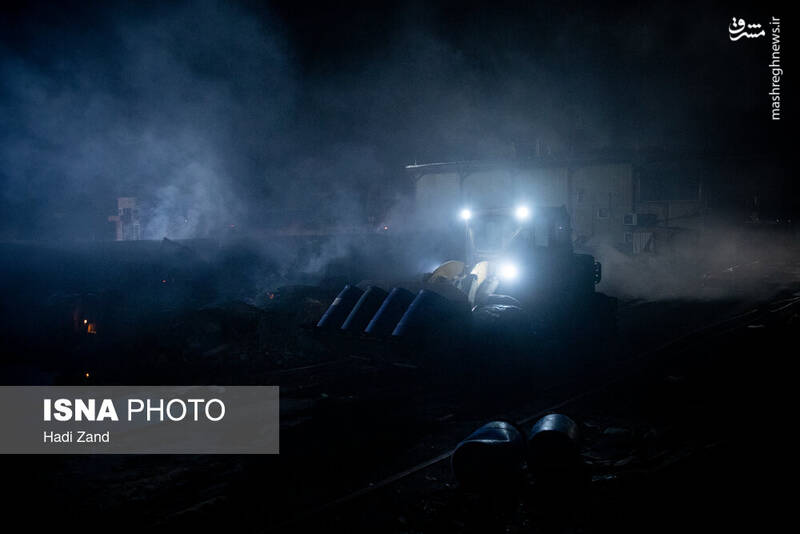 عکس/ آتشسوزی انبار مواد نفتی و روغنی در خیابان شهید رجایی تهران
