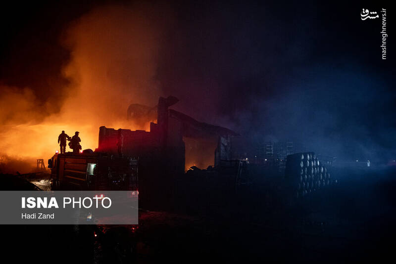 عکس/ آتشسوزی انبار مواد نفتی و روغنی در خیابان شهید رجایی تهران