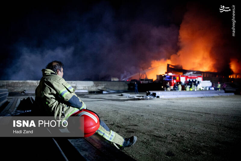 عکس/ آتشسوزی انبار مواد نفتی و روغنی در خیابان شهید رجایی تهران