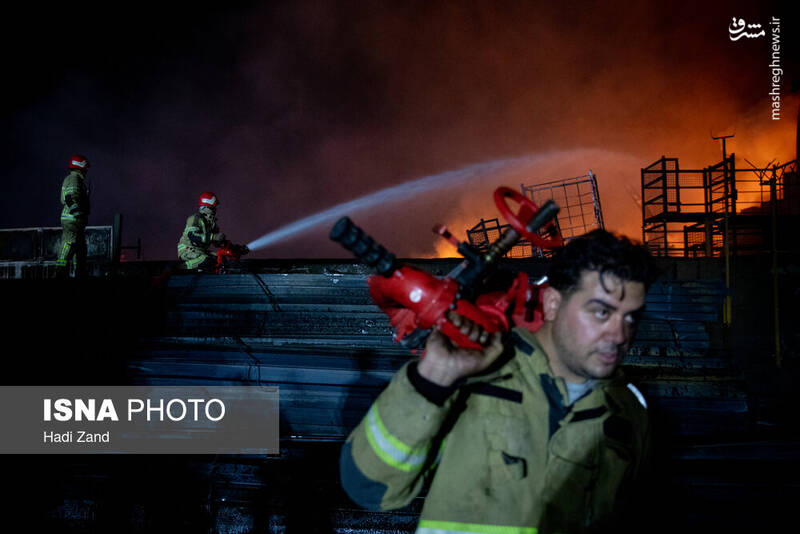عکس/ آتشسوزی انبار مواد نفتی و روغنی در خیابان شهید رجایی تهران