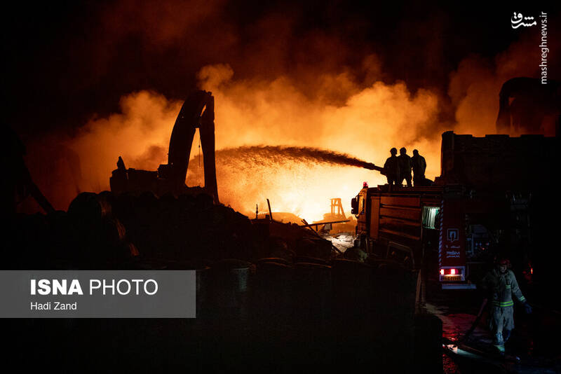 عکس/ آتشسوزی انبار مواد نفتی و روغنی در خیابان شهید رجایی تهران