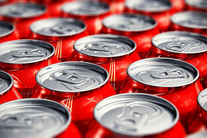 مصرف بالای نوشابه در ایران؛ وزارت بهداشت هشدار داد!