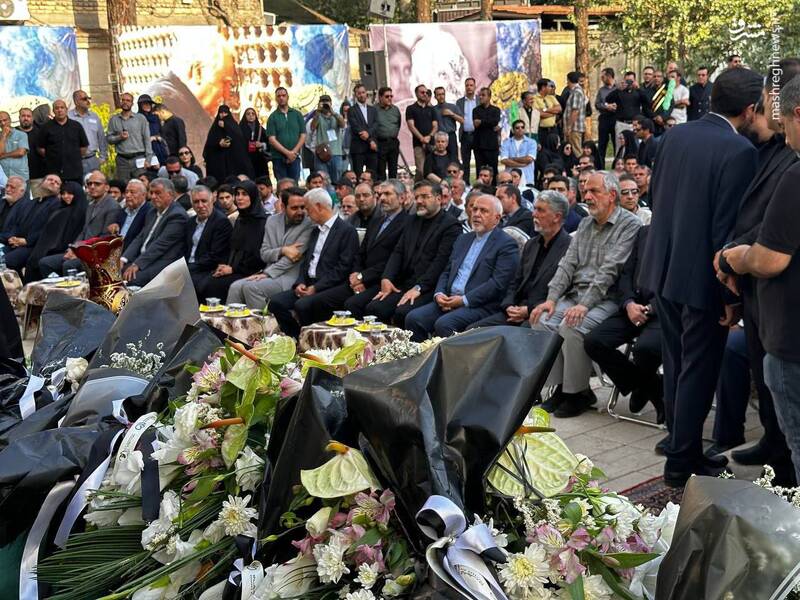 عکس / حضور چهرههای فرهنگی در مراسم تشییع مرحوم فرشچیان 3
