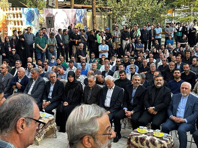 عکس / حضور چهرههای فرهنگی در مراسم تشییع مرحوم فرشچیان 9