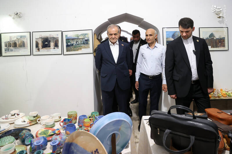 عکس/ بازدید پزشکیان از مسجد کبود ایروان