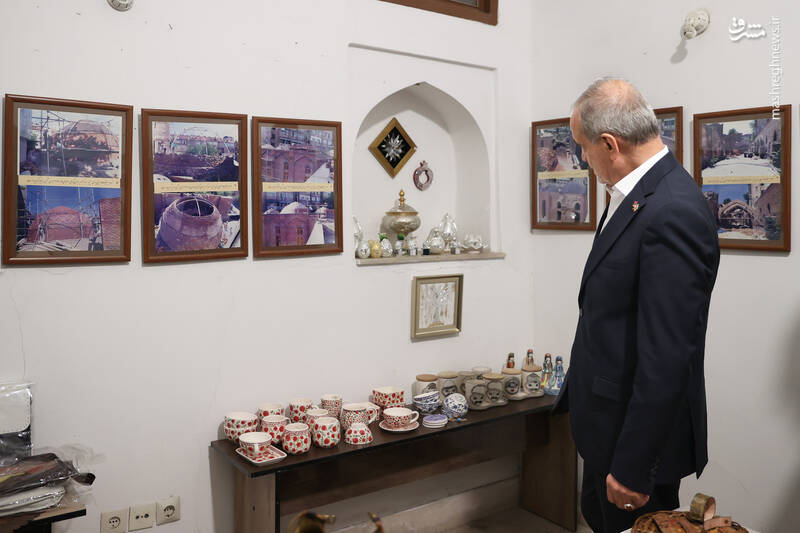 عکس/ بازدید پزشکیان از مسجد کبود ایروان