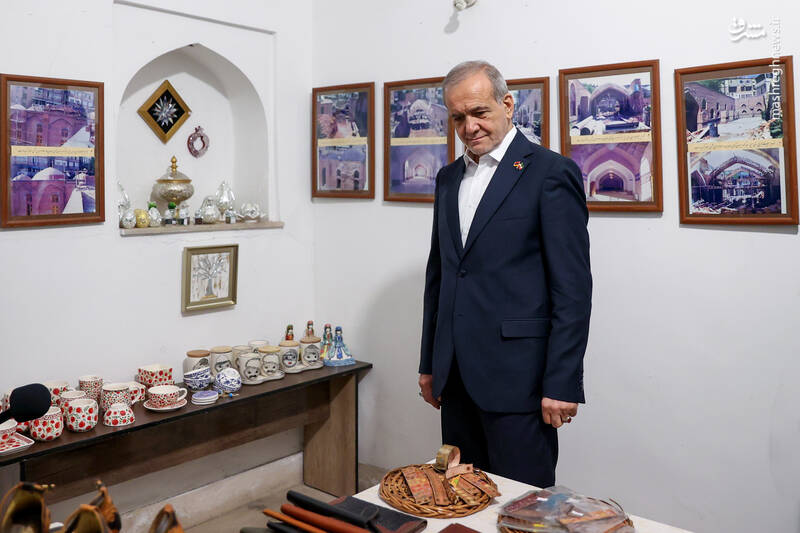 عکس/ بازدید پزشکیان از مسجد کبود ایروان