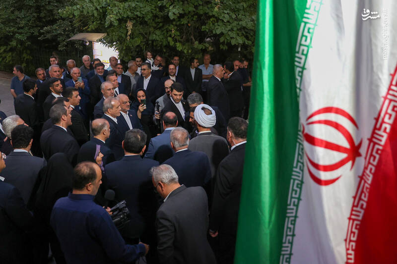 عکس/ بازدید پزشکیان از مسجد کبود ایروان