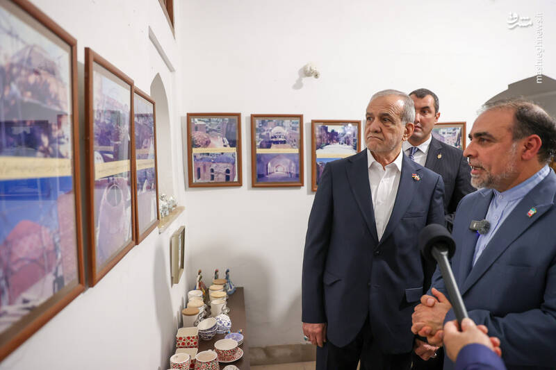 عکس/ بازدید پزشکیان از مسجد کبود ایروان