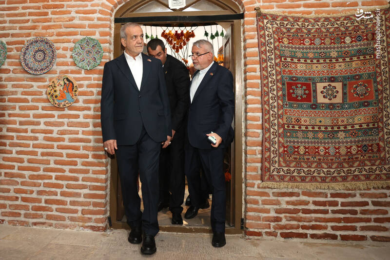 عکس/ بازدید پزشکیان از مسجد کبود ایروان