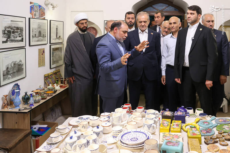 بازدید پزشکیان از محصولات مسجد کبود ایروان