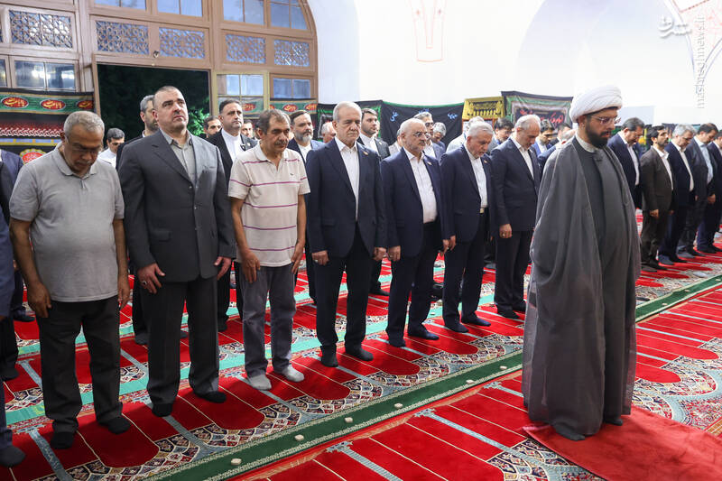 اقامه نماز جماعت در مسجد کبود ایروان