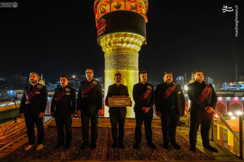 عکس/ مراسم تعویض پرچم گنبد نورانی امیرالمومنین برای رحلت پیامبر