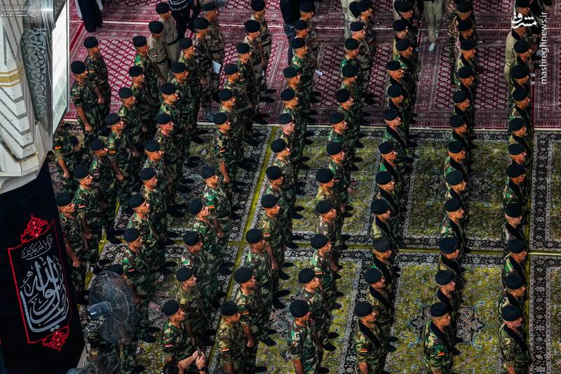 عکس/ مراسم تعویض پرچم گنبد نورانی امیرالمومنین برای رحلت پیامبر