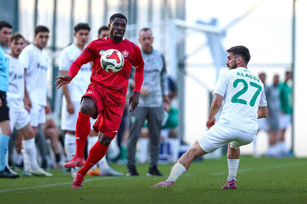 نباید ماجرای اوریه را اینقدر بزرگ کرد/ پرسپولیس به فکر شکست سپاهان باشد نه حواشی