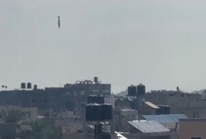 لحظه اصابت موشک صهیونیست‌ها به ساختمانی در غزه