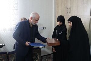 دیدار رئیس بنیاد شهید با خانواده شهید اسماعیل پاشایی