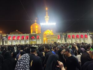 فیلم/ حال و هوای حرم مطهر رضوی در شب شهادت امام رضا(ع)