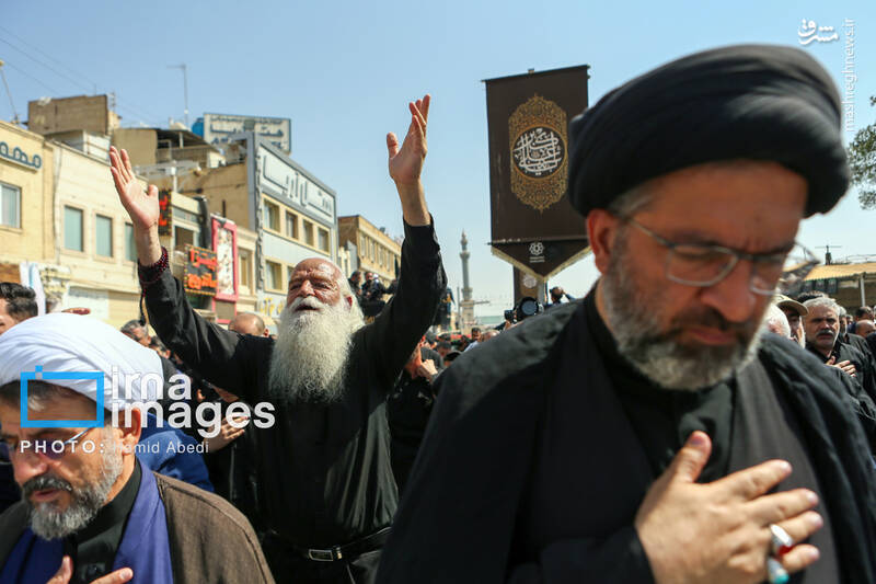 عکس/ عزاداری خادمان حرم حضرت معصومه(س) در روز ۳۰ صفر
