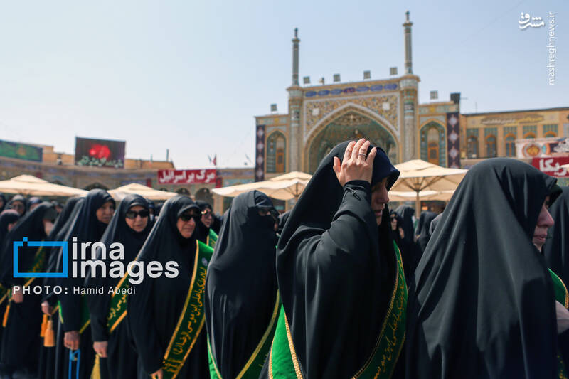 عکس/ عزاداری خادمان حرم حضرت معصومه(س) در روز ۳۰ صفر