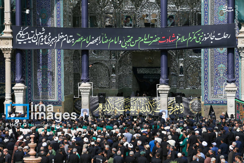 عکس/ عزاداری خادمان حرم حضرت معصومه(س) در روز ۳۰ صفر