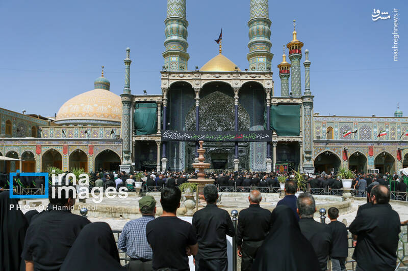 عکس/ عزاداری خادمان حرم حضرت معصومه(س) در روز ۳۰ صفر