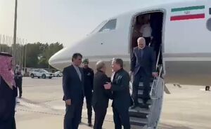 فیلم/ وزیر امور خارجه وارد جده شد