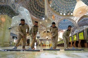 عکس/ غبارروبی حرمین سامرا در اولین روز از ماه ربیع الاول