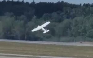 فیلم/ سقوط مرگبار هواپیما در فرودگاه بین‌المللی بنگر آمریکا