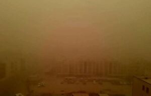 فیلم/ بارش باران و گرد و خاک شدید در بندرعباس