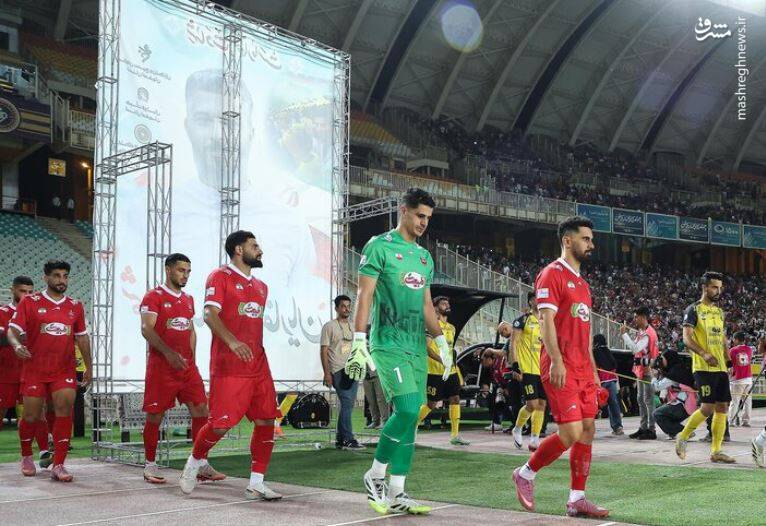 هاشمیان فشار سپاهان را شکست / علیپور و نیازمند شاهکار کردند / پرسپولیس با این دفاع به مشکل می‌خورد 5