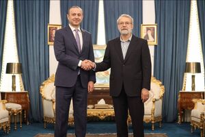 دیدار دبیر شورای امنیت ملی ارمنستان با لاریجانی
