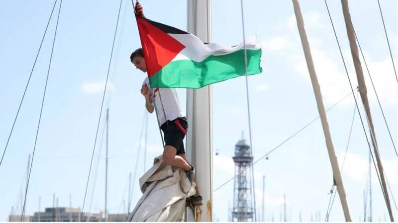 بزرگترین ناوگان بشردوستانه جهان، محاصره غزه را به چالش میطلبد/ پاسخ حماس به طرح ترامپ: "بگذارید در کوزه آبش را بخورید"/ آتش اعتراضات داخلی به خانه نتانیاهو رسید/ عصای موسی" در راه است +تصاویر