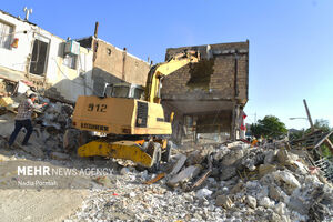 شهرک غیرقانونی اتباع غیرمجاز در حریم زایندهرود اصفهان تخریب شد شهرک غیرقانونی اتباع غیرمجاز در حریم زایندهرود اصفهان تخریب شد