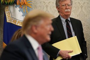 یورش اف‌بی‌آی به خانه یکی از سرسخت‌ترین منتقدان رئیس جمهور آمریکا؛ انتقام‌جویی ترامپ یا پیگرد قانونی؟