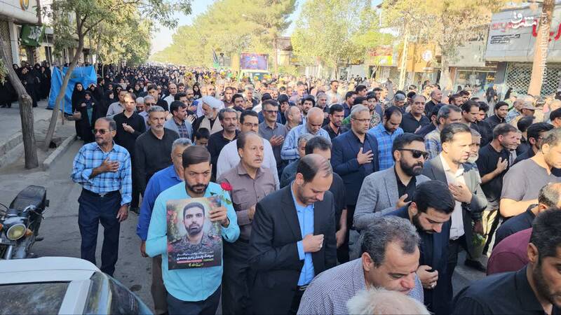 عکس/ تشییع شهید "رحیم محمدی" در زرند
