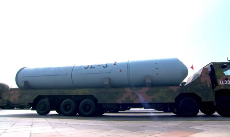 رونمایی از جدیدترین دستاورهای نظامی از «قاتل ناوهای هواپیمابر» تا موشک هستهای+ عکس و فیلم