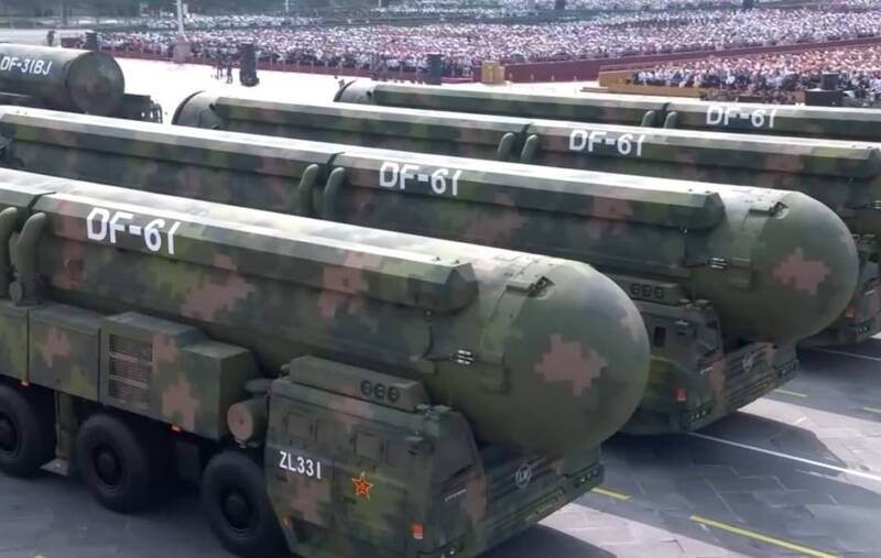 رونمایی از جدیدترین دستاورهای نظامی از «قاتل ناوهای هواپیمابر» تا موشک هستهای+ عکس و فیلم