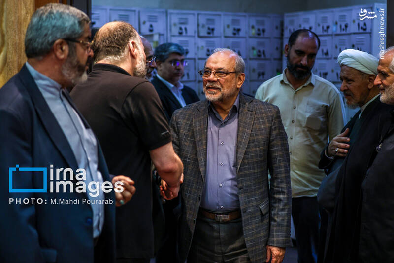 عکس / حضور شخصیتها در مجلس ترحیم چهلم احمد توکلی 25