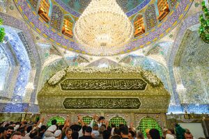 عکس/ گل‌آرایی ضریح نورانی امام علی(ع) برای ۱۷ ربیع