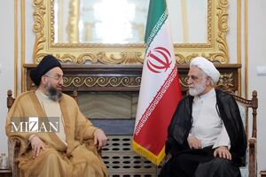 ایران اگر چه هیچگاه آغازگر جنگ نبوده و نخواهد بود، اما هرگز تسلیم نظام سلطه نیز نمی‌شود / نسبت به تحرکات و توطئه‌های دشمنان هوشیار هستیم