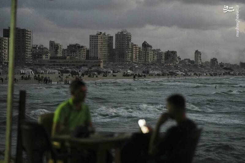 بزرگترین ناوگان بشردوستانه جهان، محاصره غزه را به چالش میطلبد/ پاسخ حماس به طرح ترامپ: "بگذارید در کوزه آبش را بخورید"/ آتش اعتراضات داخلی به خانه نتانیاهو رسید/ عصای موسی" در راه است +تصاویر