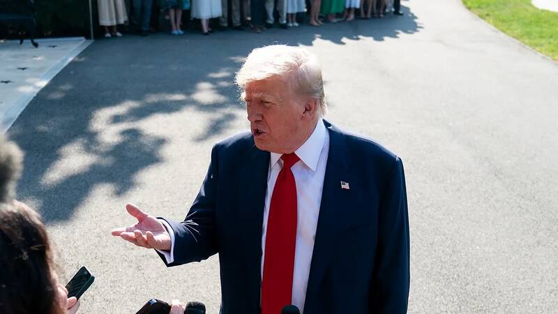 بزرگترین ناوگان بشردوستانه جهان، محاصره غزه را به چالش میطلبد/ پاسخ حماس به طرح ترامپ: "بگذارید در کوزه آبش را بخورید"/ آتش اعتراضات داخلی به خانه نتانیاهو رسید/ عصای موسی" در راه است +تصاویر