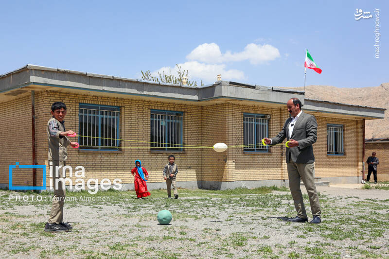 عکس / معلمی برای 3 دانش آموز 12
