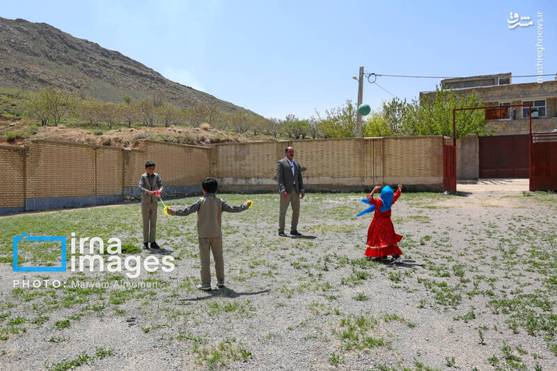 عکس / معلمی برای 3 دانش آموز 26