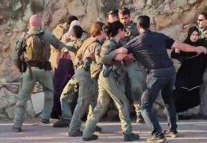 فیلم/ سرکوب وحشیانه زنان معترض به ادامه جنگ غزه در "ام الفحم"