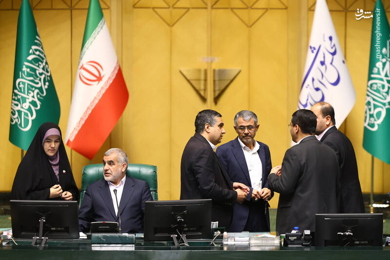 عکس / نشست علنی مجلس یکشنبه 16 شهریور 45